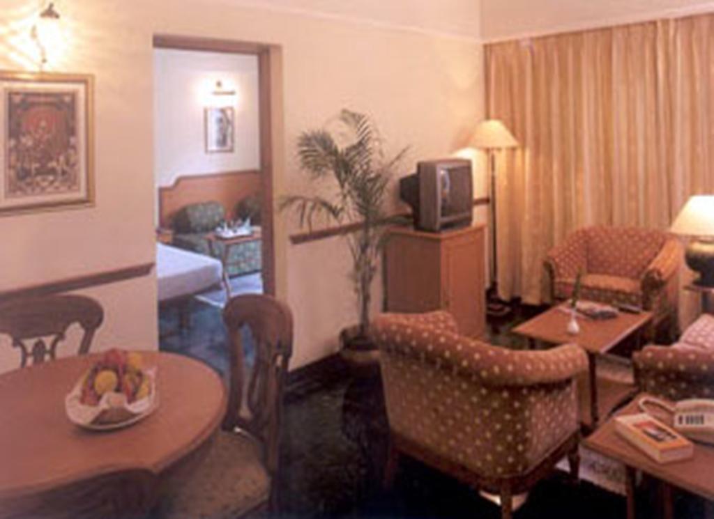 Renest Shraddha Inn - Shirdi Room photo